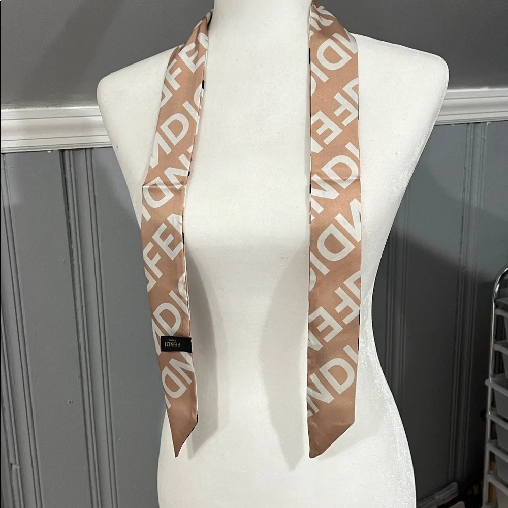 1141. Stylish Chain Print 100% Silk Scarf